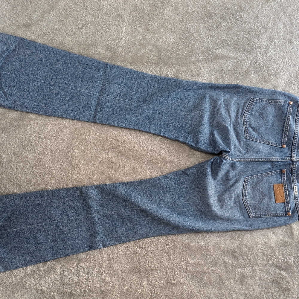 Wrangler Light Blue High-Rise Wide Leg Jeans - Picture 7 of 9